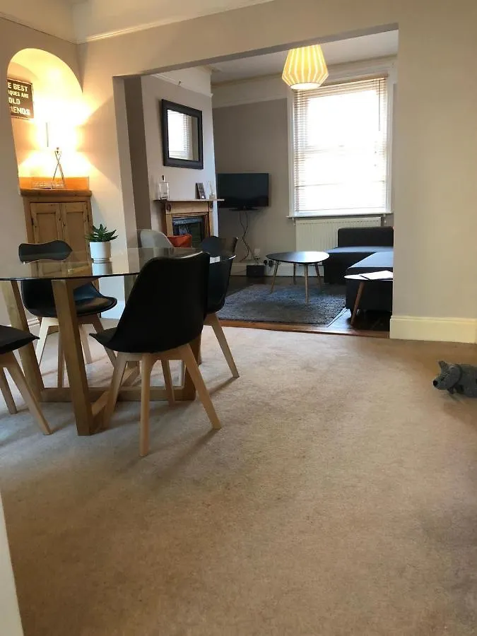 Radford Place - Central Exeter - Patio & Garden - Beach - Chiefs - Uni -Wifi 0*,  United Kingdom