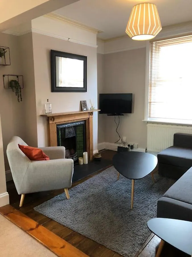 Radford Place - Central Exeter - Patio & Garden - Beach - Chiefs - Uni -Wifi Holiday home