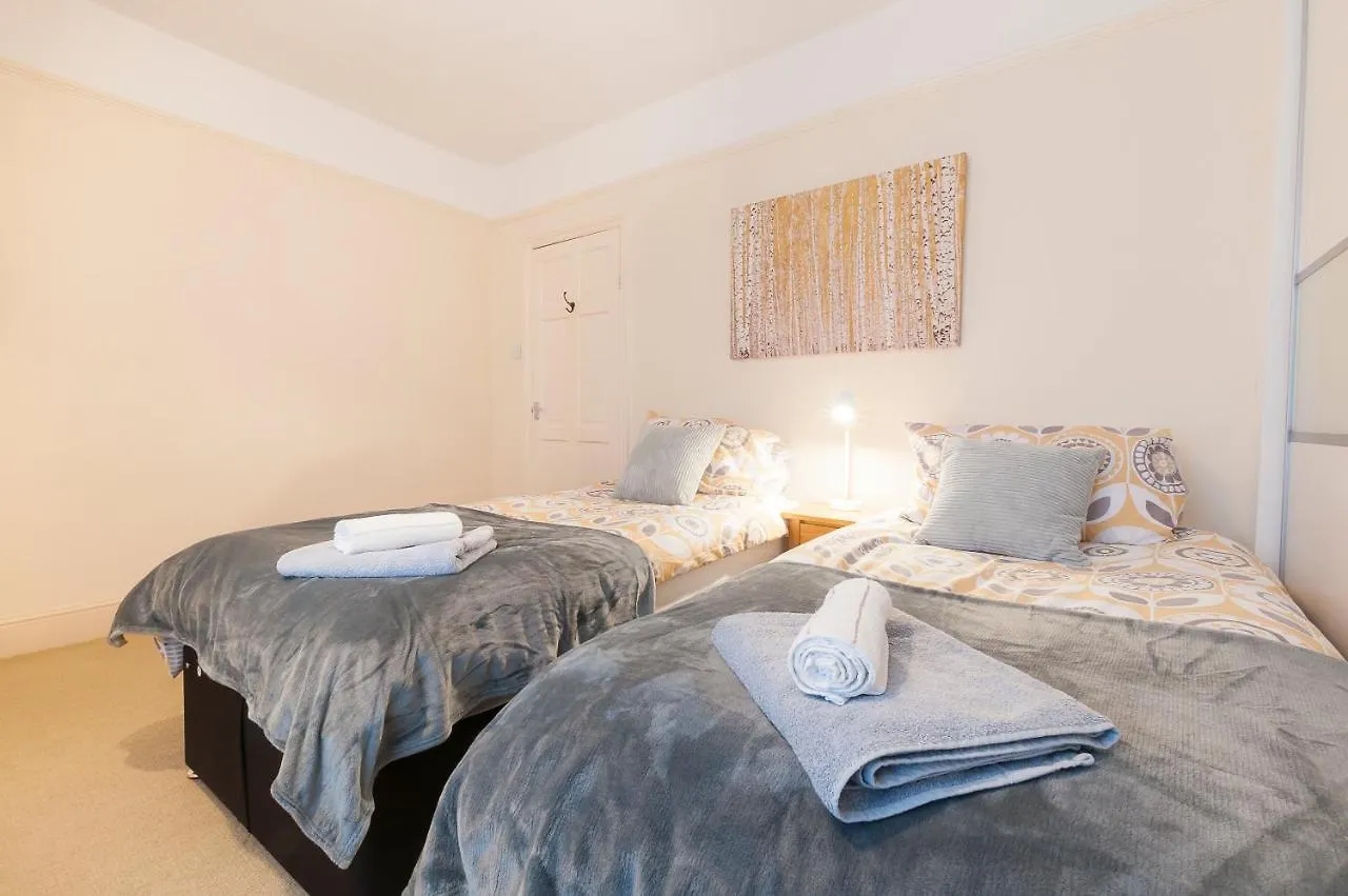 Radford Place - Central Exeter - Patio & Garden - Beach - Chiefs - Uni -Wifi 0*,