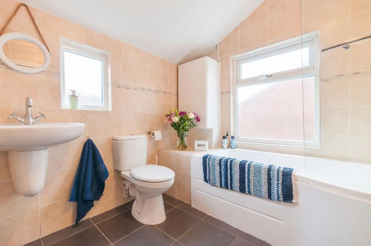 Radford Place - Central Exeter - Patio & Garden - Beach - Chiefs - Uni -Wifi 0*,
